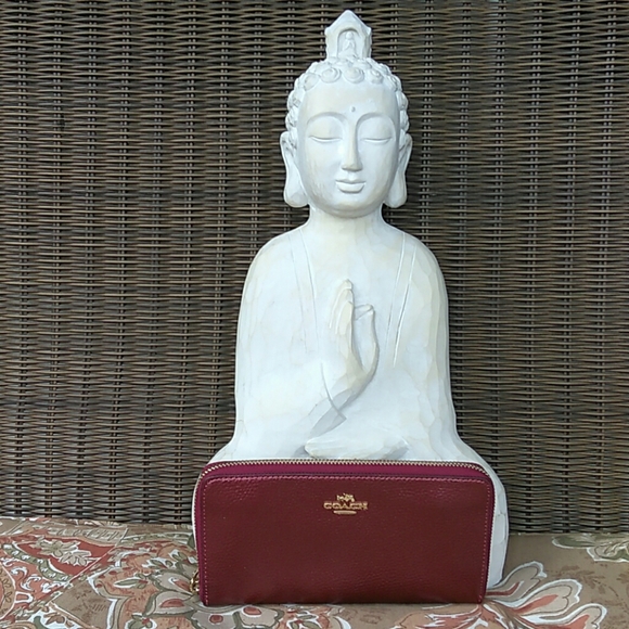 Coach Handbags - 🆕 Coach Pebbled Leather Accordian Zip Wallet